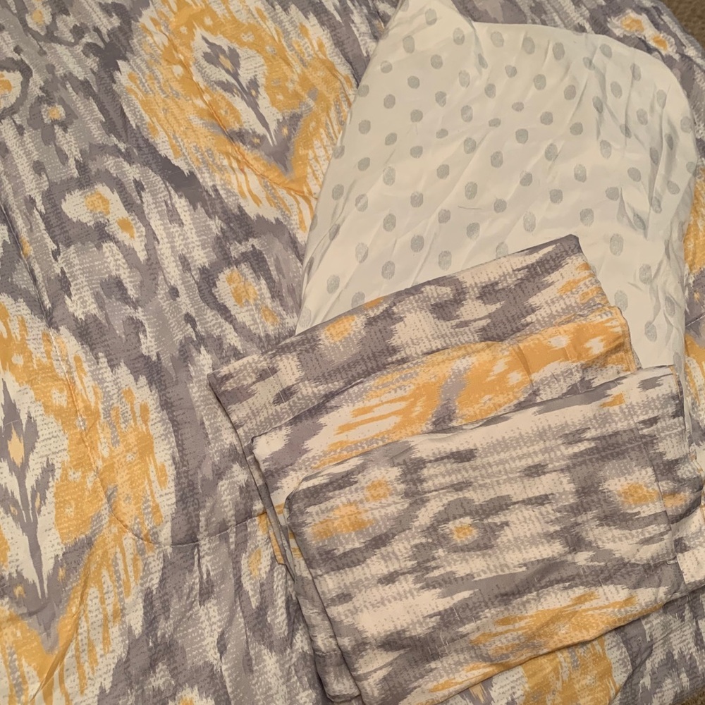 Queen size comforter set